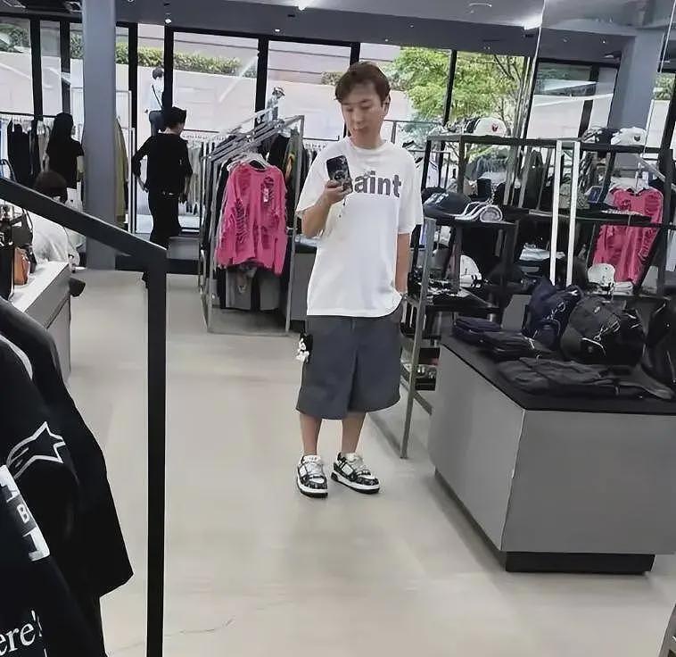 王思聪又双叒叕换女友了？懒懒孤身一人来澳，网友：你下岗了（组图） - 4