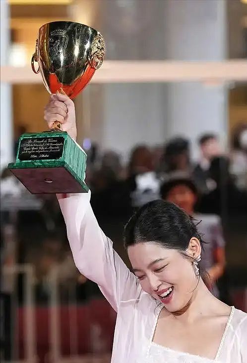 演都不演了！辛芷蕾获得影后还不到2天，让人恶心的事就发生了（组图） - 13