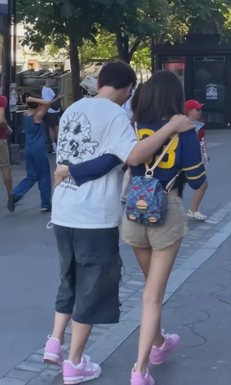 王思聪又双叒叕换女友了？懒懒孤身一人来澳，网友：你下岗了（组图） - 2