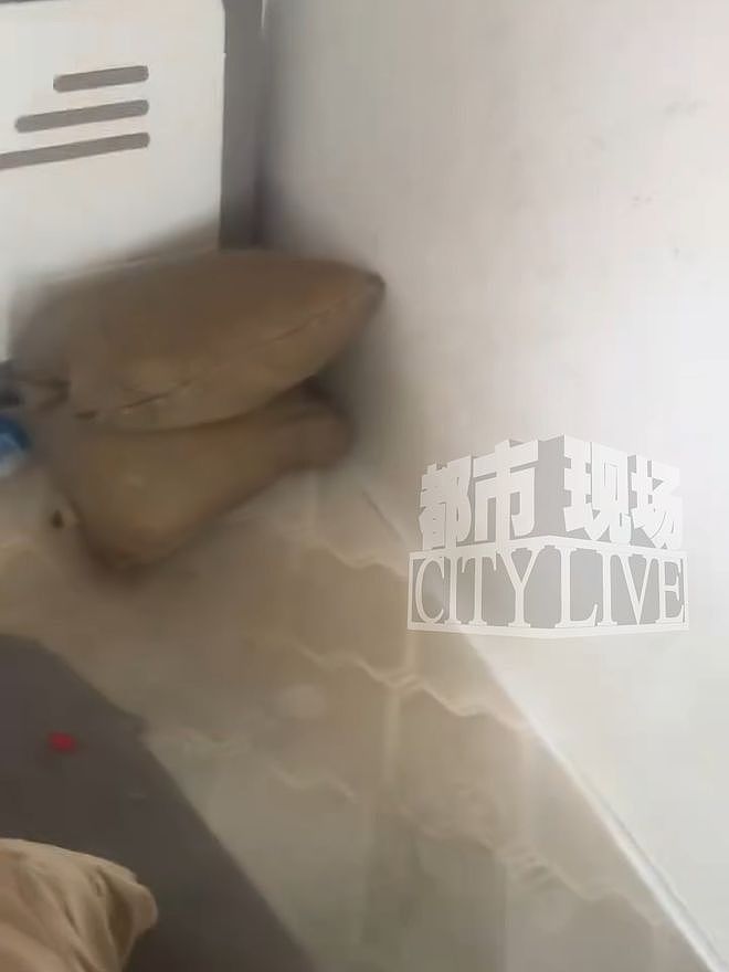 奶茶杯装满黄色液体、外卖袋成山，房东崩溃报警：这是新房，才出租3个月！（组图） - 2