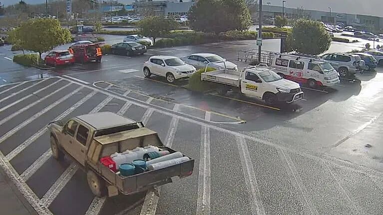 犯案累累,新西兰通缉犯父亲携三子女躲藏丛林度日,4年后被警方击毙(组图) - 11