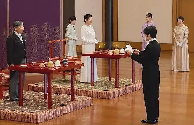 悠仁王子的42万成年礼举行，继承人穿束带装坐西式马车，引发争议（组图） - 6