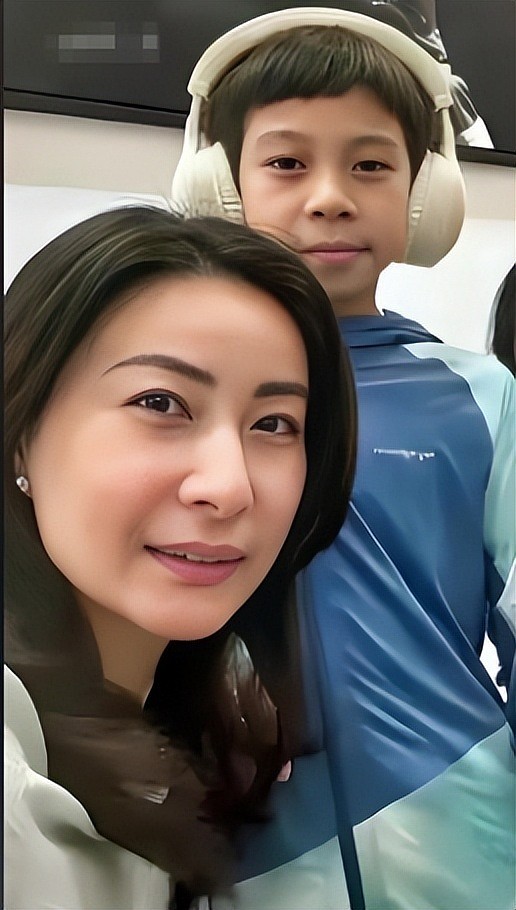 霍震霆谈对霍中曦希望，四字寄语内涵深远，反观李嘉诚已没有资格（组图） - 5