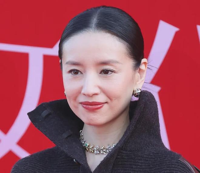 红毯上40+女星状态，有姐弟恋有单亲妈妈，过得好不好写在脸上（组图） - 2