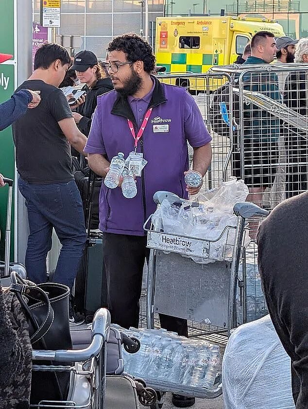 机场惊爆危险物质泄漏，防化服队伍冲入！数千旅客紧急撤离，21人受伤（组图） - 6