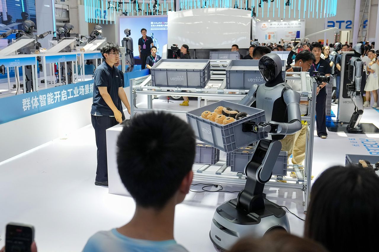 从炫技到实用，中国人形机器人走进生活要多久（组图） - 1