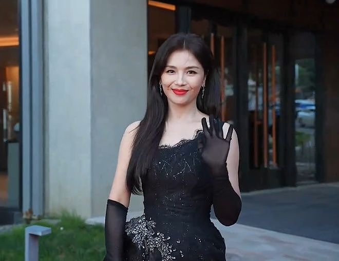 红毯上40+女星状态，有姐弟恋有单亲妈妈，过得好不好写在脸上（组图） - 4