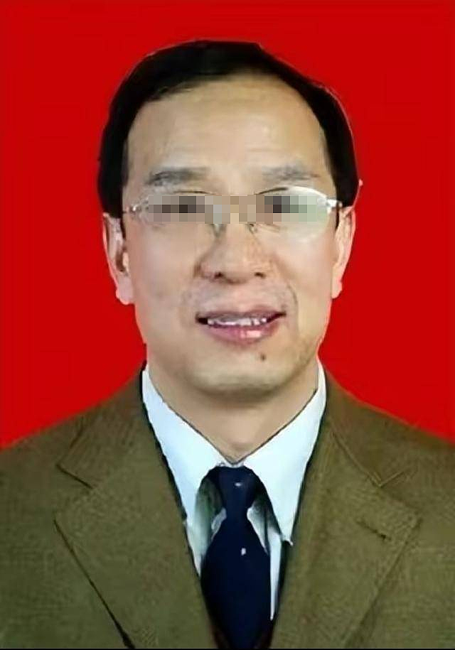 河南海归博士抛妻弃子回国,潜规则女下属后被杀!行刑前半小时,她喜极而泣...(组图) - 2