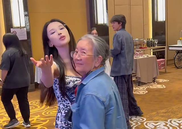 王力宏新女友疑曝光!参加男方庆功宴高调秀身材,又是网红名媛?(组图) - 5