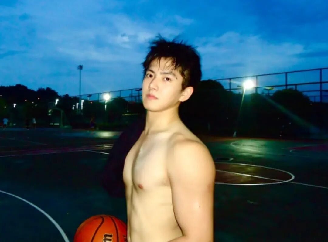【帅哥】中南大学肌肉校草男大，来自超帅男大的肌肉诱惑...（组图） - 2