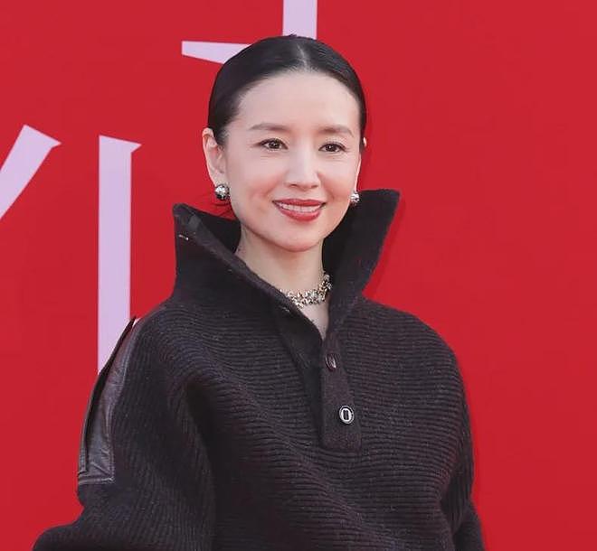 红毯上40+女星状态，有姐弟恋有单亲妈妈，过得好不好写在脸上（组图） - 12