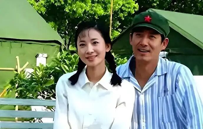 【情感】他俩原来是夫妻,相差16岁从戏里甜到戏外,如今儿女双全幸福圆满(组图) - 17