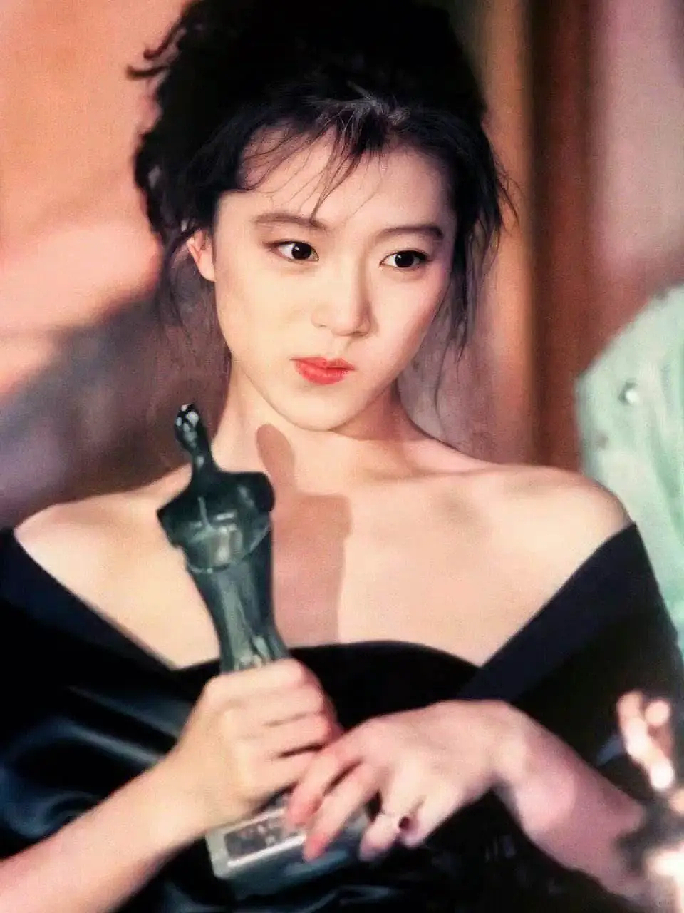 亚洲顶流玉女天后复出！曾传是《倩女幽魂》聂小倩原型，却遭家人吸血还被渣男坑到自杀未遂…（组图） - 8