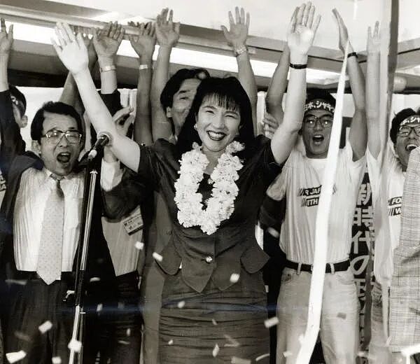 日本首相唯一女候选人：曾被早大、庆应同时录取，父母却让她放弃名校把学费留给弟弟（组图） - 19