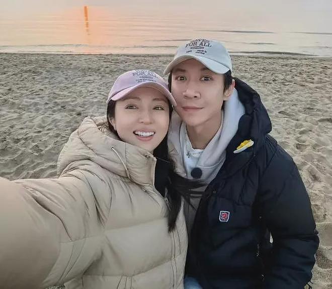 红毯上40+女星状态，有姐弟恋有单亲妈妈，过得好不好写在脸上（组图） - 9