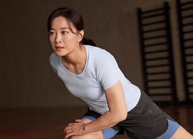 43岁贾玲:正在备战马拉松,她的蜕变不止是身材(组图) - 4