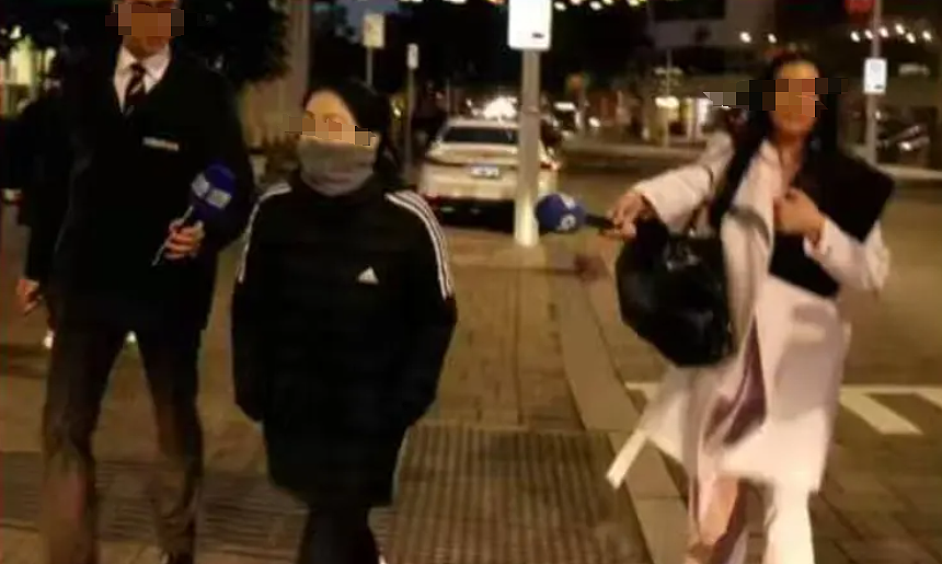 澳洲华女被妈妈撞破和男友磕药＋乱性，她反手把亲妈告上法庭…（组图） - 13
