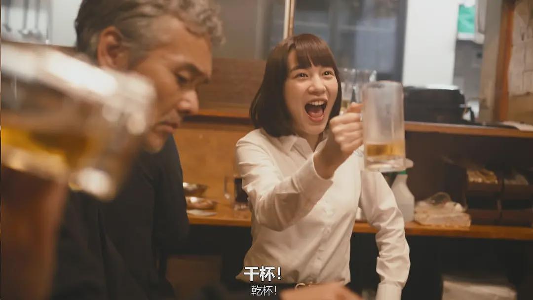 边吃火锅边蹦迪,雇“男模”上岗的餐厅也太拼了(组图) - 9