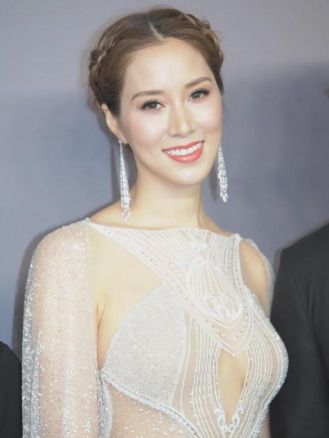 42岁徐子淇不装了!高调上Vogue封面,千亿儿媳要变“当家主母”(组图) - 65