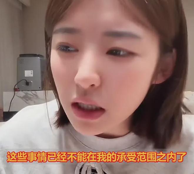 黄一鸣诉苦无人同情，寄希望于男人太不明智，王思聪照样国外潇洒（组图） - 11