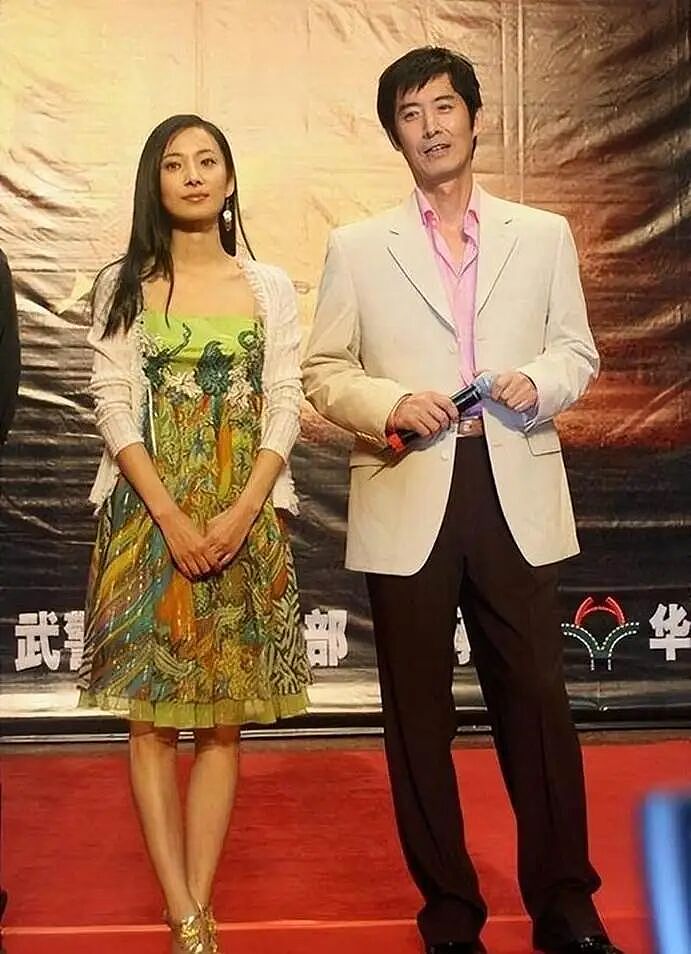 【情感】他俩原来是夫妻,相差16岁从戏里甜到戏外,如今儿女双全幸福圆满(组图) - 22
