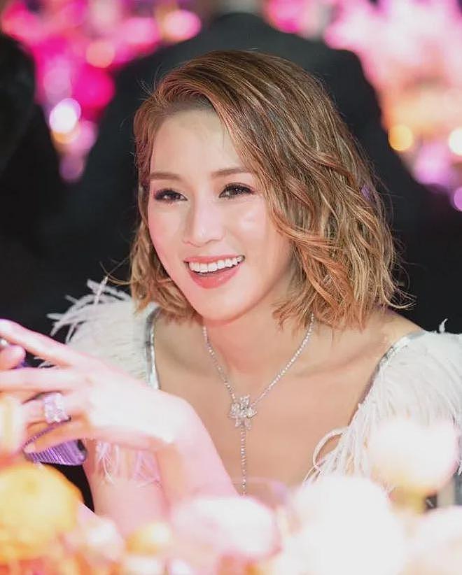 42岁徐子淇不装了!高调上Vogue封面,千亿儿媳要变“当家主母”(组图) - 31