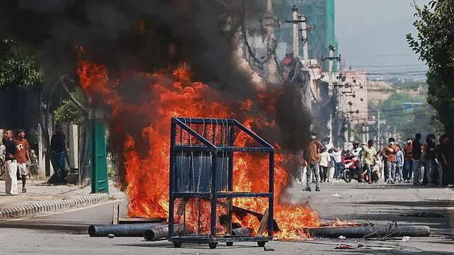 尼泊尔封锁油管、脸书和WhatsApp，“Z世代”爆发抗议（视频/组图） - 5