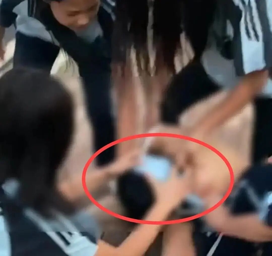 揪心！14岁留守女生遭9名同学轮番施暴：22秒狂扇17耳光+踩头比耶，校方4人被停职（视频/组图） - 4