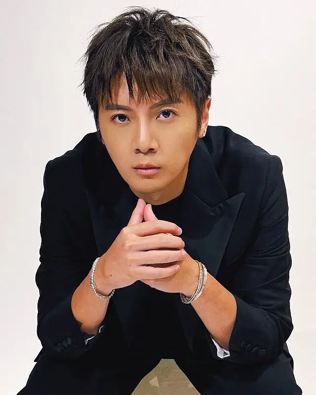35岁香港男星宣布离巢，曾是前男团组合队长，主演新剧正热播（组图） - 1