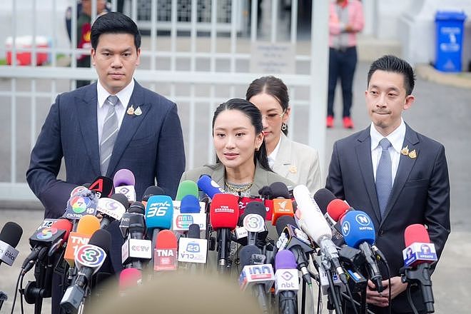 佩通坦辞别75岁父亲他信,万般不舍,眼中含泪却仍要努力微笑(组图) - 5