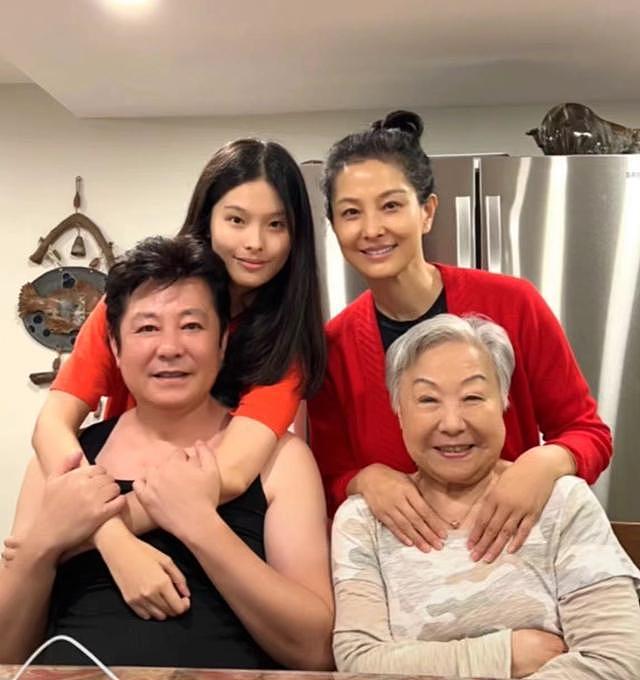 老戏骨祖孙三代炫耀在美生活，声称我奋斗我享受，如今回中国生活（组图） - 15