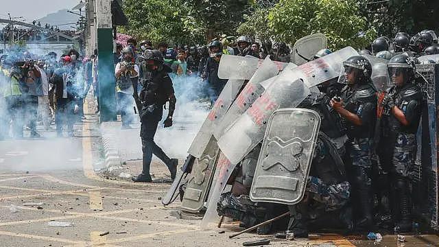 尼泊尔封锁油管、脸书和WhatsApp，“Z世代”爆发抗议（视频/组图） - 14