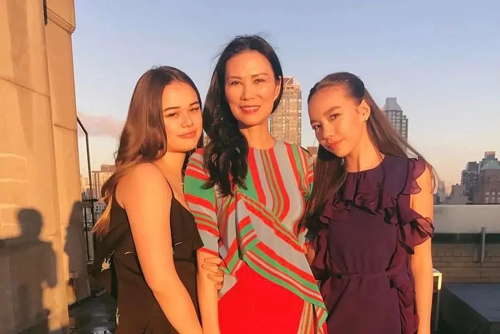 默多克家族继承大战落幕，邓文迪两个女儿赢麻了（组图） - 17