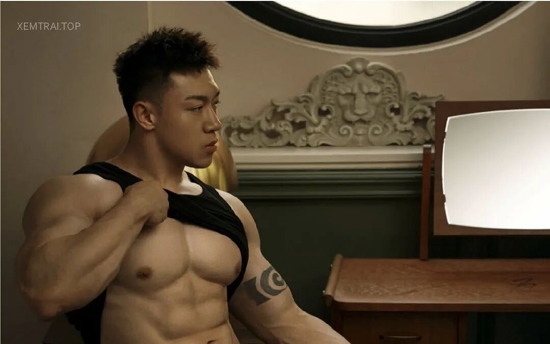 【帅哥】肉壮美臀运动员，肌肉写真，身材太吸睛啦（组图） - 3