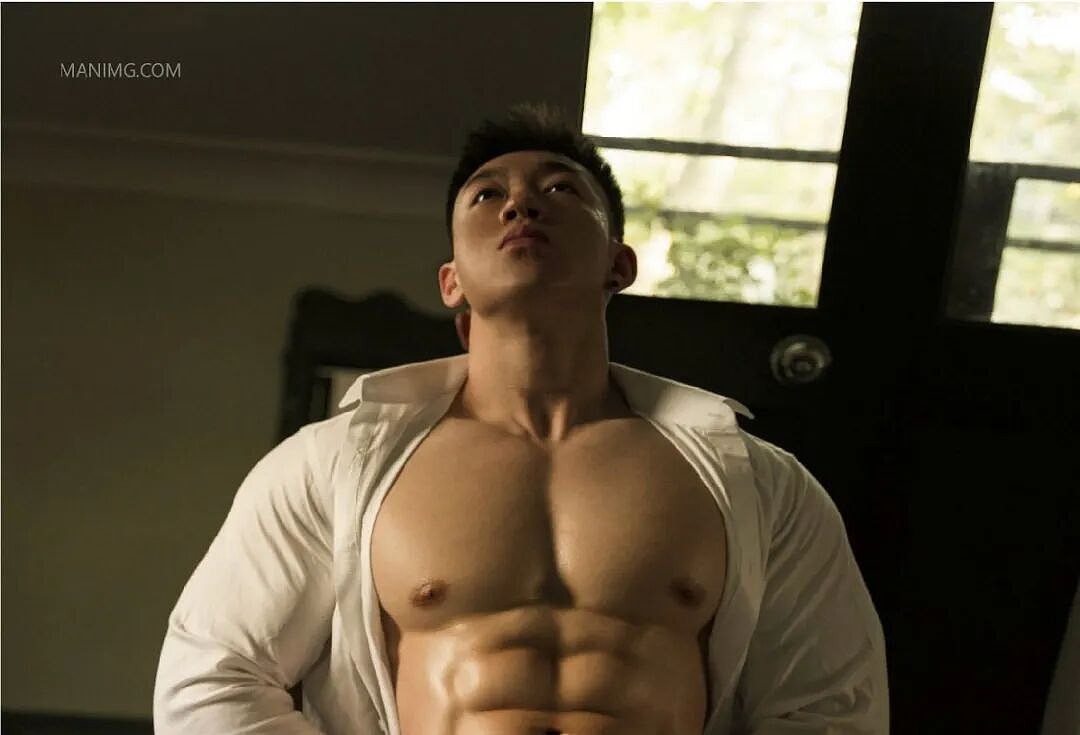 【帅哥】肉壮美臀运动员，肌肉写真，身材太吸睛啦（组图） - 11