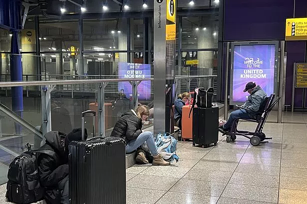 伦敦机场紧急疏散，重大事故21人受伤？航班全停飞，真相让人哭笑不得...（组图） - 10