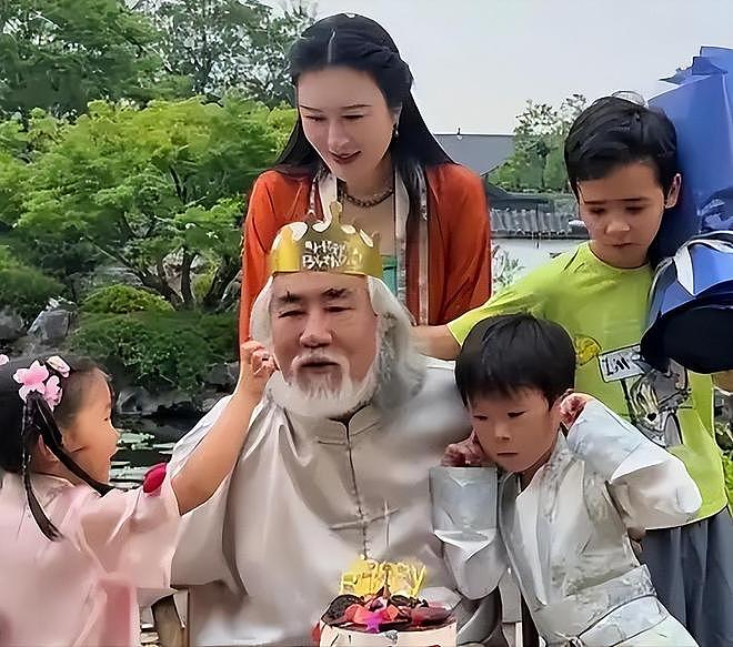 万千惠再卷旋涡 ，贵圈5对老少配各有争议，是真爱还是另有所图？（组图） - 24