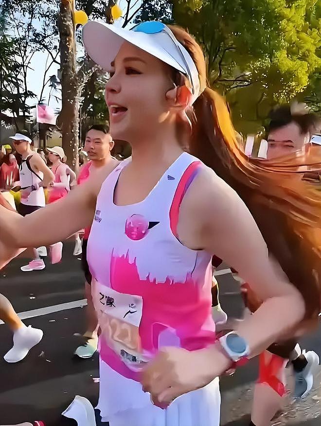“央视当家花旦”朱迅：生命终将结束，何妨不大胆一点？（组图） - 22