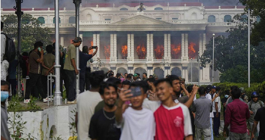 抗议活动持续升级！尼泊尔总理、总统与多位阁员相继辞职，军队将出面接手政权（组图） - 1