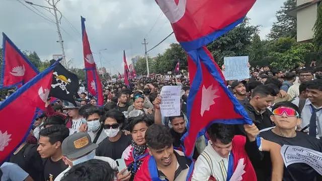尼泊尔封锁油管、脸书和WhatsApp，“Z世代”爆发抗议（视频/组图） - 6