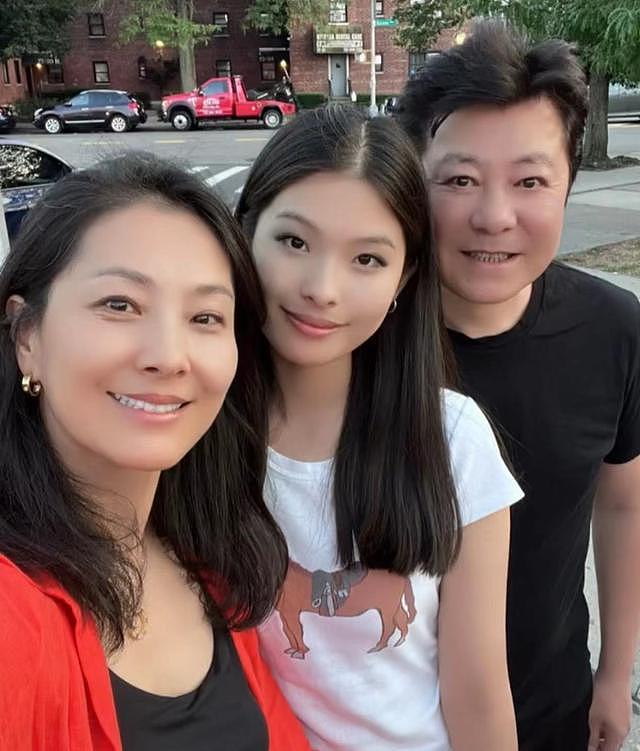 老戏骨祖孙三代炫耀在美生活，声称我奋斗我享受，如今回中国生活（组图） - 13