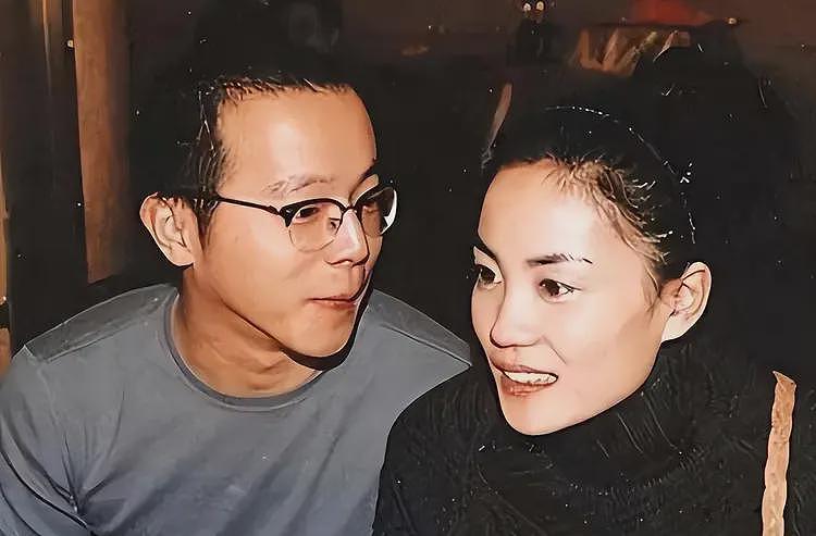 55岁窦唯已迁居阿那亚多年，骑电动车，买菜砍价，生活过得惬意（组图） - 9