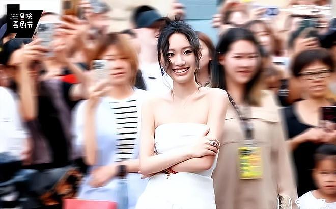 原来闫妮的女儿就是她，也是演员，23岁就演了女一号（组图） - 2