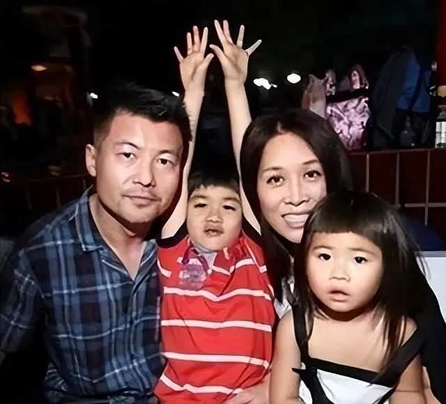 视频曝光！那英老公疑似出轨，在酒吧与美女亲密互动，直接带回家，本人回应（视频/组图） - 11