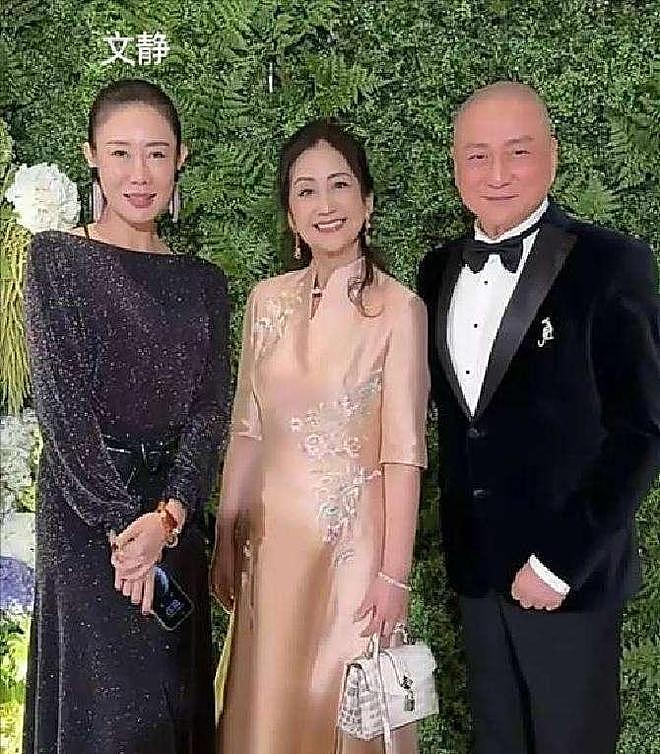 万千惠再卷旋涡 ，贵圈5对老少配各有争议，是真爱还是另有所图？（组图） - 36