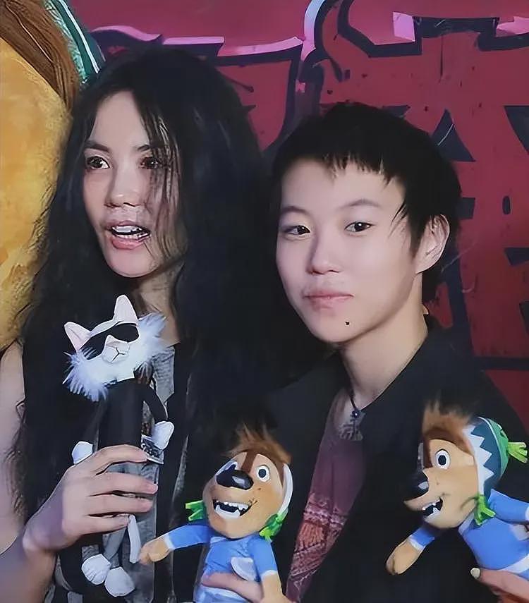 55岁窦唯已迁居阿那亚多年，骑电动车，买菜砍价，生活过得惬意（组图） - 14