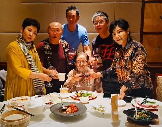 曝那英老公孟桐疑似出轨！携美女返回那英别墅（组图） - 3