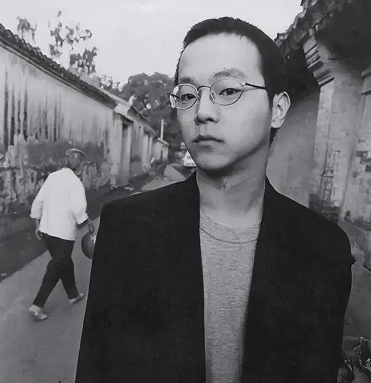 55岁窦唯已迁居阿那亚多年，骑电动车，买菜砍价，生活过得惬意（组图） - 7