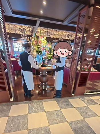 上海五星级酒店惊天双标！中国人穿拖鞋被拒，老外却畅通无阻？网友炸了（视频/组图） - 3