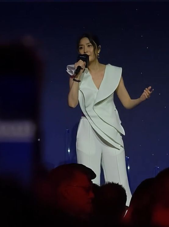 上海这一夜，妖艳四射的章子怡和李沁，败给了笑不露齿的陈慧琳（组图） - 24